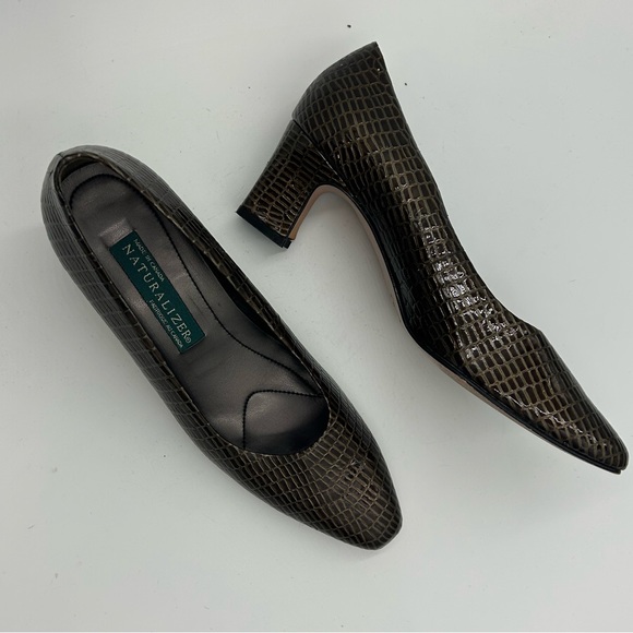 Alligator Texture Heels - Picture 5 of 6